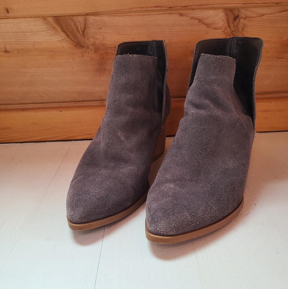 Dolce VitaDolce Vita Gray Suede Ankle Bootie Size 9.5